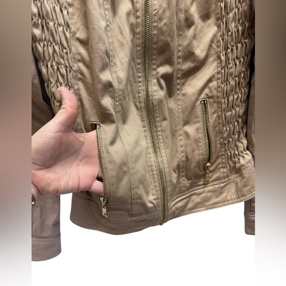 Guess brown Utility Jacket with Collared Neckline and Fitted Silhouette - Picture 8 of 16